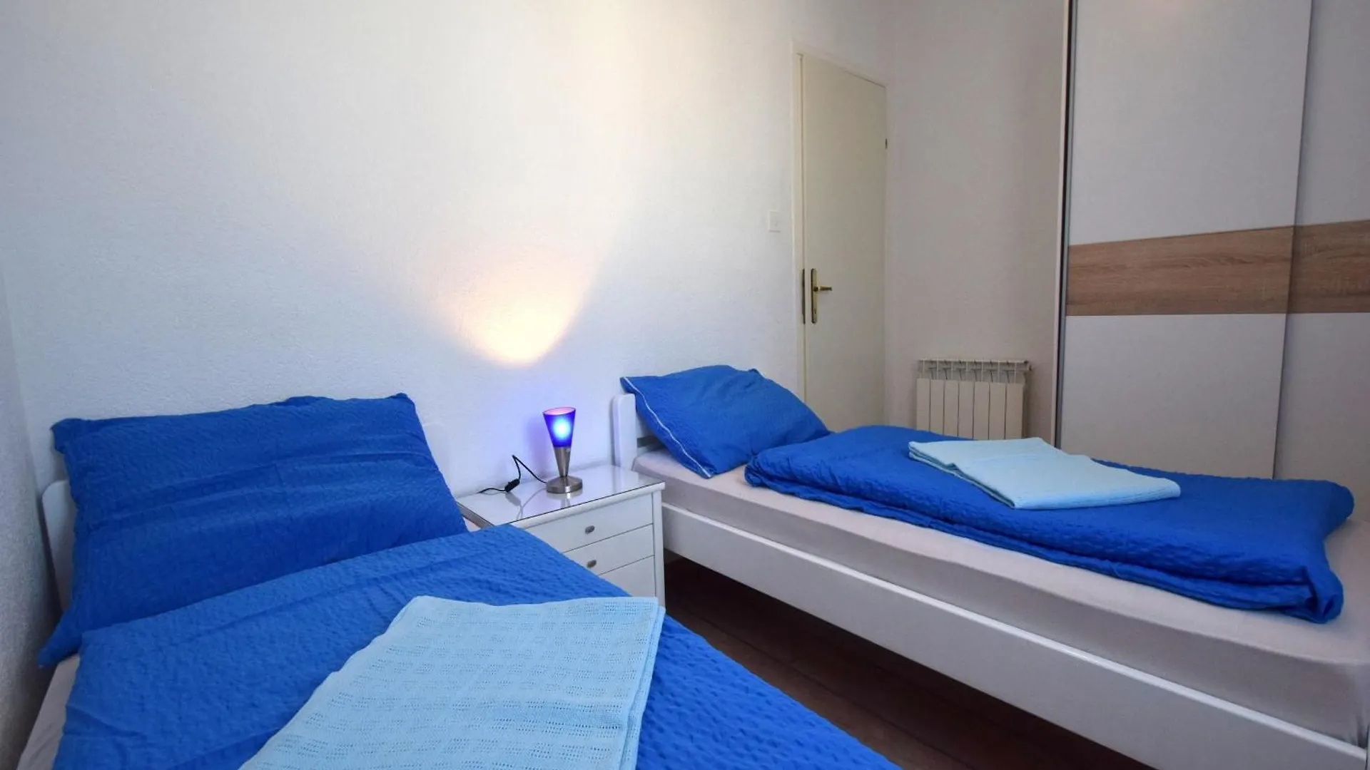 Apartments Martin مالينسكا 0*,